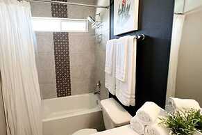 Cozy Apartment in Austin by The Key Rentals