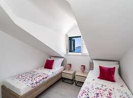 Friends & Family Home
