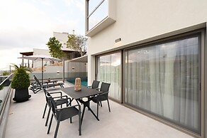 MGK Complex Suite With Private Pool Ligaria Made