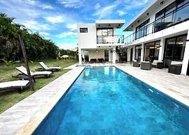 Elegant, Modern Style Villa in Playa Nueva Romana2
