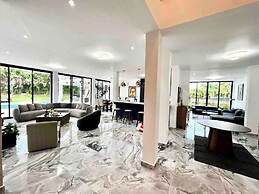 Elegant, Modern Style Villa in Playa Nueva Romana2