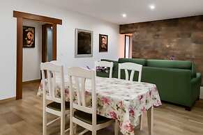 Chalet with Private Pool near Beach