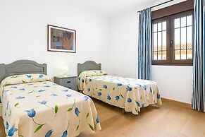 Chalet with Private Pool near Beach