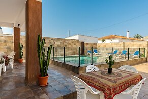 Chalet with Private Pool near Beach