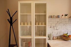 Contemporary Athenian Escape GHH