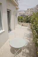 Contemporary Athenian Escape GHH