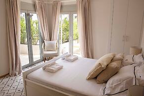 Contemporary Athenian Escape GHH