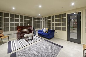 Bright Student Studio in Hammersmith