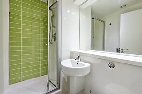 Practical Student Studio in Lively Hammersmith