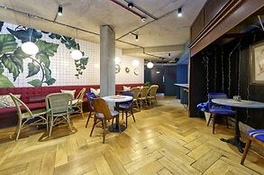 Practical Student Studio in Lively Hammersmith