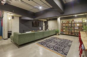 Modern Student Studio in Vibrant Hammersmith