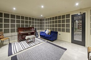 Stylish Student Studio Minutes From Central London