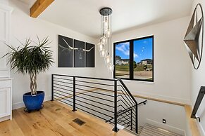 Bridle Ridge Retreat Modern Comfort, Open Views