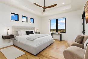 Bridle Ridge Retreat Modern Comfort, Open Views