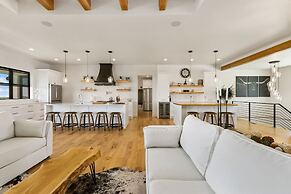 Bridle Ridge Retreat Modern Comfort, Open Views