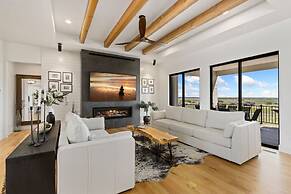 Bridle Ridge Retreat Modern Comfort, Open Views