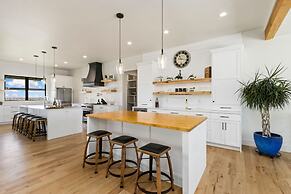 Bridle Ridge Retreat Modern Comfort, Open Views