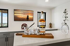 Bridle Ridge Retreat Modern Comfort, Open Views