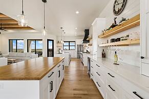 Bridle Ridge Retreat Modern Comfort, Open Views