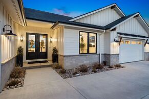 Bridle Ridge Retreat Modern Comfort, Open Views