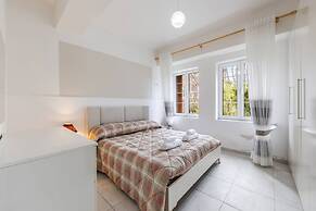 Elegant Apartment Comfort in Shkod r s Heart