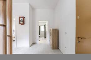 Elegant Apartment Comfort in Shkod r s Heart