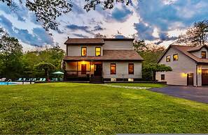 Couple s Oasis Pool Stream Firepit Steam Room