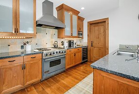 Hummingbird by Elevation Accommodations