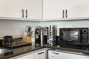 2BR Mountain Retreat with Private Deck