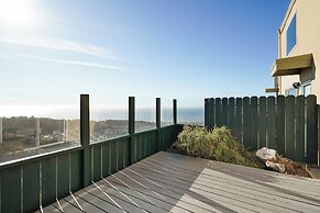 2BR Mountain Retreat with Private Deck