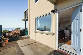 2BR Mountain Retreat with Private Deck