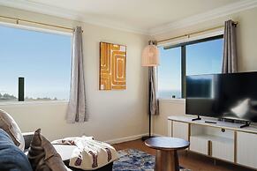 2BR Mountain Retreat with Private Deck