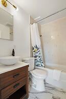 2BR Mountain Retreat with Private Deck