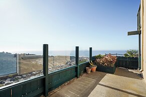 2BR Mountain Retreat with Private Deck