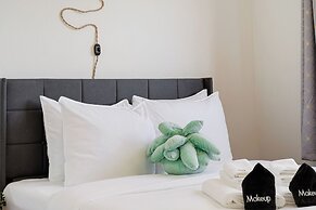 2BR Mountain Retreat with Private Deck