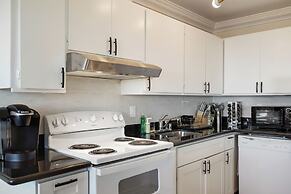 2BR Mountain Retreat with Private Deck