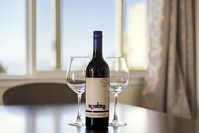 2BR Mountain Retreat with Private Deck