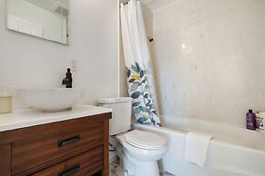 2BR Mountain Retreat with Private Deck