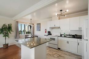 2BR Mountain Retreat with Private Deck