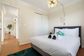 2BR Mountain Retreat with Private Deck