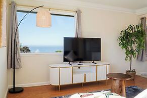 2BR Mountain Retreat with Private Deck