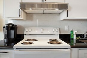 2BR Mountain Retreat with Private Deck