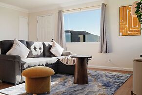 2BR Mountain Retreat with Private Deck