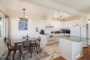 2BR Mountain Retreat with Private Deck