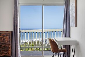 Stunning 2BR Ocean Mountain Sunset View