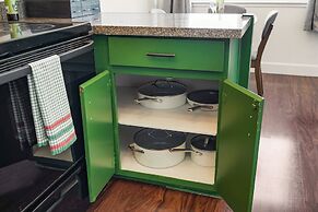 Stunning 2BR Ocean Mountain Sunset View