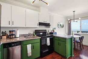 Stunning 2BR Ocean Mountain Sunset View