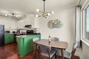 Stunning 2BR Ocean Mountain Sunset View