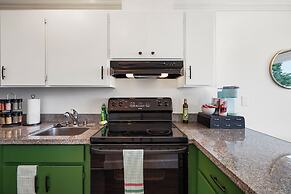 Stunning 2BR Ocean Mountain Sunset View