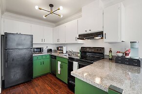 Stunning 2BR Ocean Mountain Sunset View